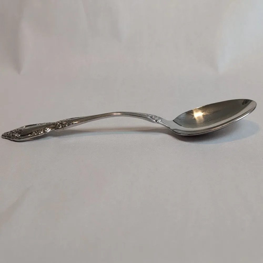 Classic Oneida Distinctions Deluxe Stainless Oval Soup Spoon